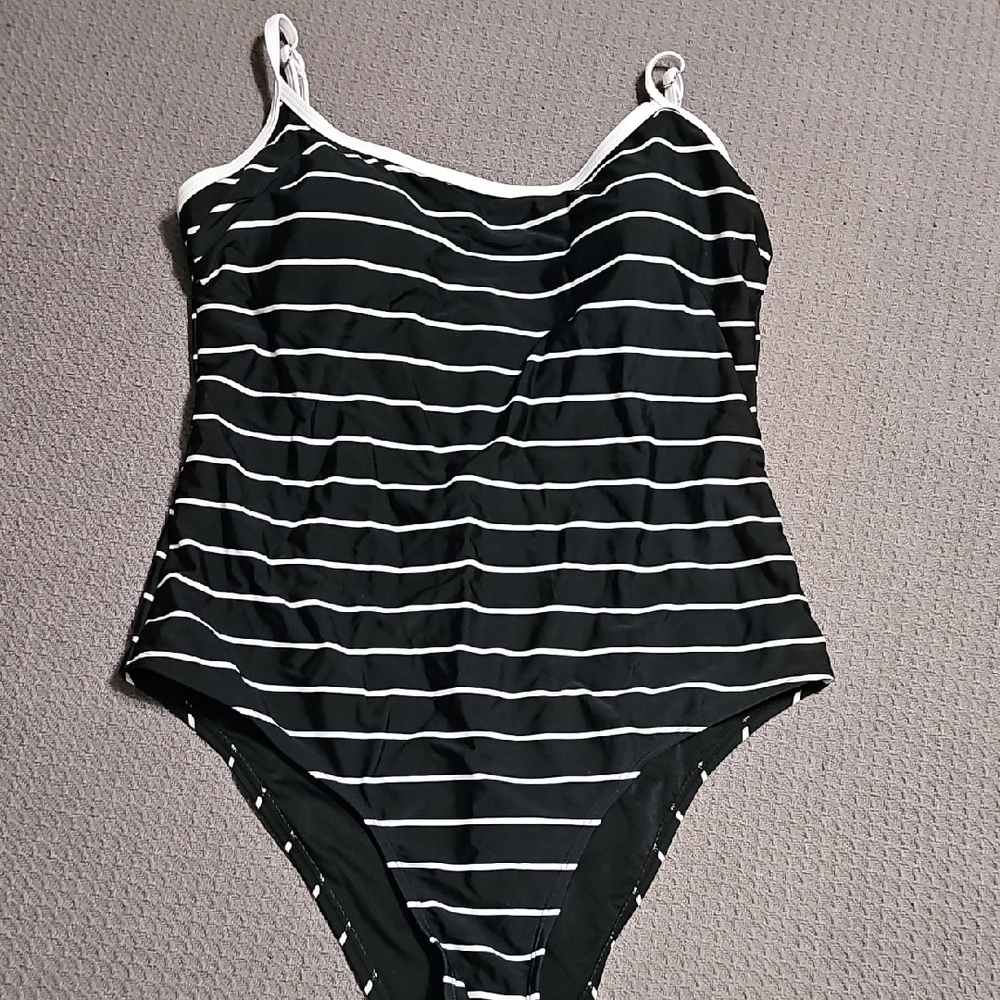 Cupshe Black and White Striped One Piece Swimsuit